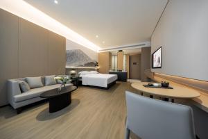 TV a/nebo společenská místnost v ubytování Jin Yi Youxuan Hotel Ulanqab Wanda Branch 2