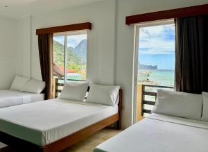 Una cama o camas en una habitación de Seashore Inn