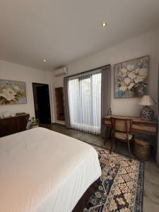 Postel nebo postele na pokoji v ubytování Villa Kendi Ubud + 39 fotografií