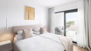 En eller flere senge i et værelse på Luxury Holiday Villa with pool by Villas Guide + 25 billeder