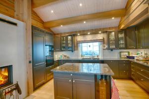 Kuchyň nebo kuchyňský kout v ubytování Luxury And Comfort With Stunning Views