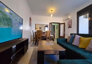 Et opholdsområde på Élégant avec terrasse exclusive & piscine privée