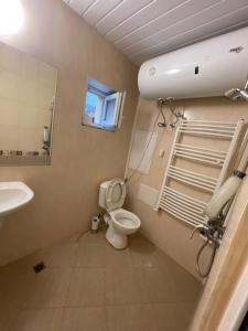 Koupelna v ubytování Günstige und komfortable Wohnung in Regenstauf