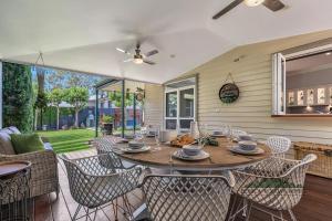 Khu vực ghế ngồi tại Trebor on Dickson