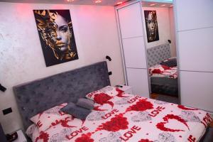 Ένα ή περισσότερα κρεβάτια σε δωμάτιο στο NelaLux +17 φωτογραφίες