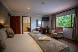 En eller flere senge i et værelse på Sundown Manor Guest House + 94 billeder