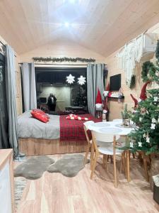 Posezení v ubytování ToTu Tiny House Sauna & wanna ogrodowa