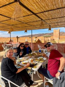 Huéspedes de Porte De Sahara Ouzina