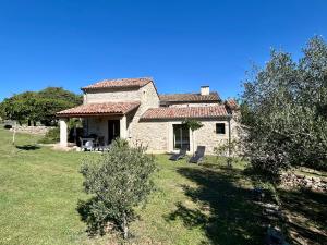 a small stone house with a grass yard at Mas de Veyras - Gîtes 5 étoiles en Ardèche in Lachapelle Sous Aubenas