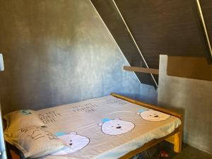 Ένα ή περισσότερα κρεβάτια σε δωμάτιο στο The black hut villa