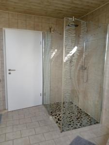 Et badeværelse på FeWo Südlicher Ortsrand von Rott 100m²