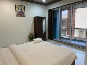 Ένα ή περισσότερα κρεβάτια σε δωμάτιο στο 4BHK villa with pool by Phoenix Stays +13 φωτογραφίες