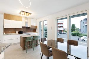 a kitchen and dining room with a table and chairs at Albiceleste Prime Location in Peschiera del Garda