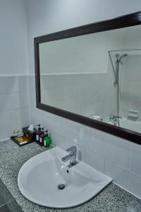 Koupelna v ubytování Le Charme Vientiane Hotel