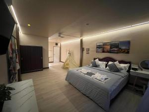 a bedroom with a large bed in a room at Moochi Relax L'Assommior in Bangkok