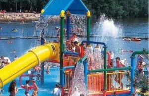 Aquapark v prázdninového areálu nebo okolí