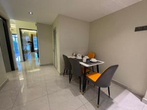a dining room with a table and chairs at Spacious Comfort Staycation Homefeel free WIFI TK9 in Ipoh +17 photos