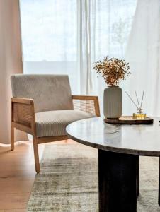 Χώρος καθιστικού στο Duplex Lomy vue sur le port avec Sauna-balneo-5mn plage