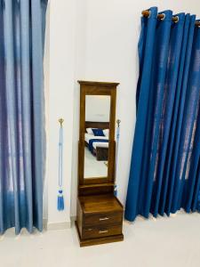 Giường trong phòng chung tại Kurulu Uyana Holiday Resort