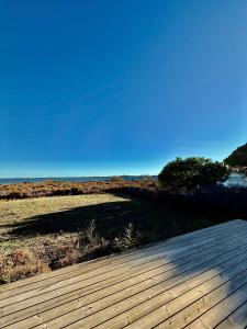 La Cabane du Pêcheur, Clim et bord d'étang! في بيرول: ممشى خشبي مع إطلالة على المحيط +21 صورة