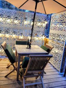 Khu vực ghế ngồi tại ClemsonILakesideIParkPassIPizzaOvenlYouTubeTVlFirePit +57 ảnh