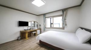 Μια τηλεόραση ή/και κέντρο ψυχαγωγίας στο Top Island Hotel +19 φωτογραφίες