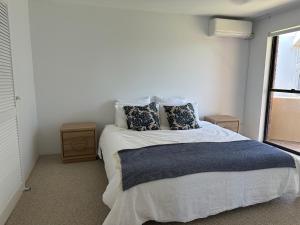Φωτογραφία από το άλμπουμ του 2Bdr Beachfront Apartment - First Bay Coolum σε Coolum Beach
