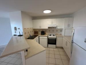 Φωτογραφία από το άλμπουμ του 2Bdr Beachfront Apartment - First Bay Coolum σε Coolum Beach