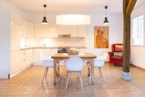 Kuchyň nebo kuchyňský kout v ubytování Ahrentschildt's Ferienwohnung im Reetdachhaus