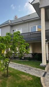 Κήπος έξω από το Charisma Guest House