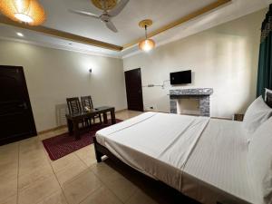 TV a/nebo společenská místnost v ubytování Mashal Guest House Islamabad