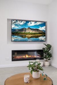 Imagen de la galería de Semi Attached House, en Holroyd