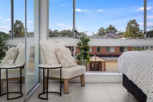 Imagen de la galería de Semi Attached House, en Holroyd