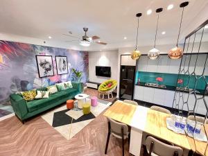 a living room with a green couch and a table at Quy Nhon Alt cosy apartment in Quy Nhon