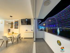 Μια τηλεόραση ή/και κέντρο ψυχαγωγίας στο El Dorado