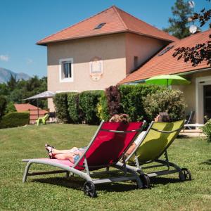 Zahrada ubytování "La Combe Fleurie" Appartements & Chambres + 91 fotografií