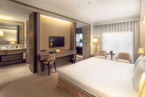 a hotel room with a large bed and a bathroom at HUAN Serviced Residence in Taichung +25 photos