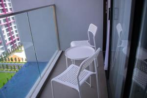 Piscina de la sau aproape de 4R2B Admiral Residence Melaka