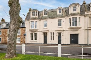 Το κτήριο όπου στεγάζεται  το διαμέρισμα