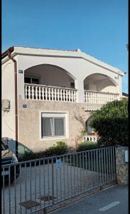 a house with a fence in front of it at Apartement Irena Vir in Vir
