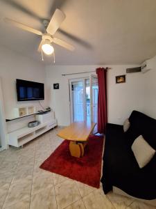 a living room with a table and a couch at Apartement Irena Vir in Vir