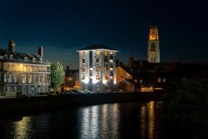 Výhled na řeku, která protéká v blízkosti apartmánu