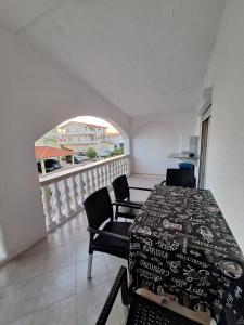 a room with a table and chairs and a balcony at Apartement Irena Vir in Vir