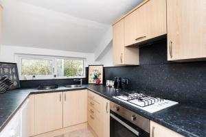 Kuchyň nebo kuchyňský kout v ubytování 5 Individual Beds - Free Parking