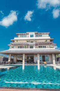 Πισίνα στο ή κοντά στο Ratana Hotel Chalong +48 φωτογραφίες