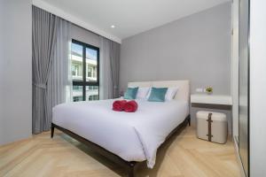 Ένα ή περισσότερα κρεβάτια σε δωμάτιο στο Condo 1 BR at The Title Legendary D-606 near Bangtao Beach +23 φωτογραφίες