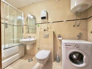 Ένα μπάνιο στο Beachfront Apartments Oaza 2 +176 φωτογραφίες