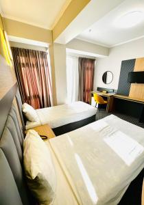 Postel nebo postele na pokoji v ubytování Golden Palace Hotel