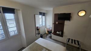 TV/trung tâm giải trí tại Massilia hôtel