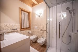 Koupelna v ubytování Chalet Larice + 21 fotografií